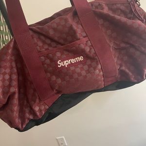SUPREME DUFFLE BAG